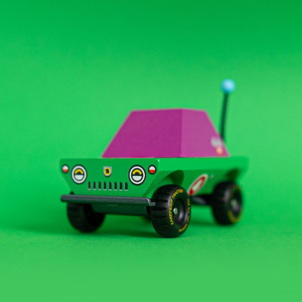 Quarter front angle of DunDee Ton car against green background