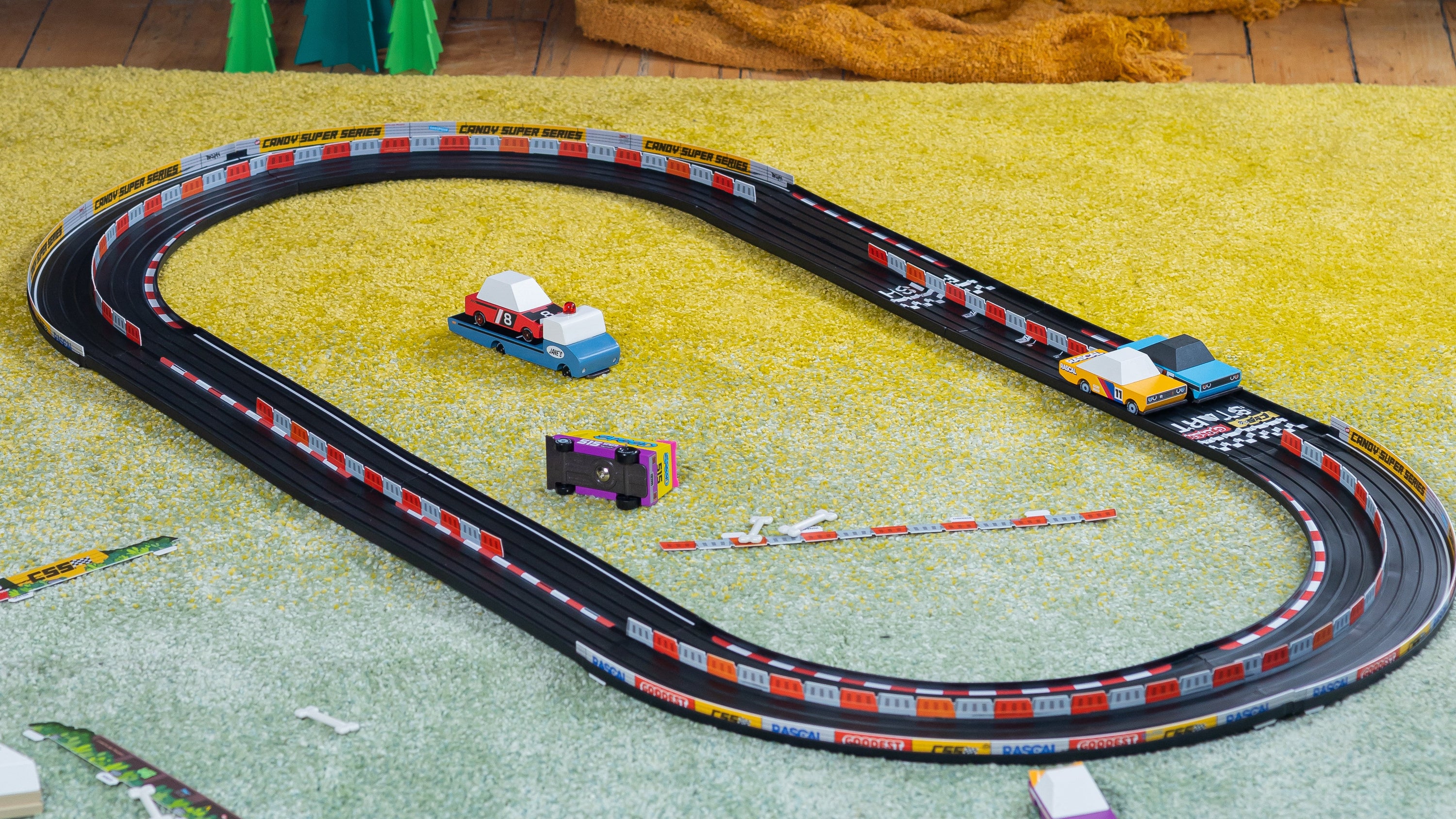 Lifestyle image of Oval Playset with Toon cars