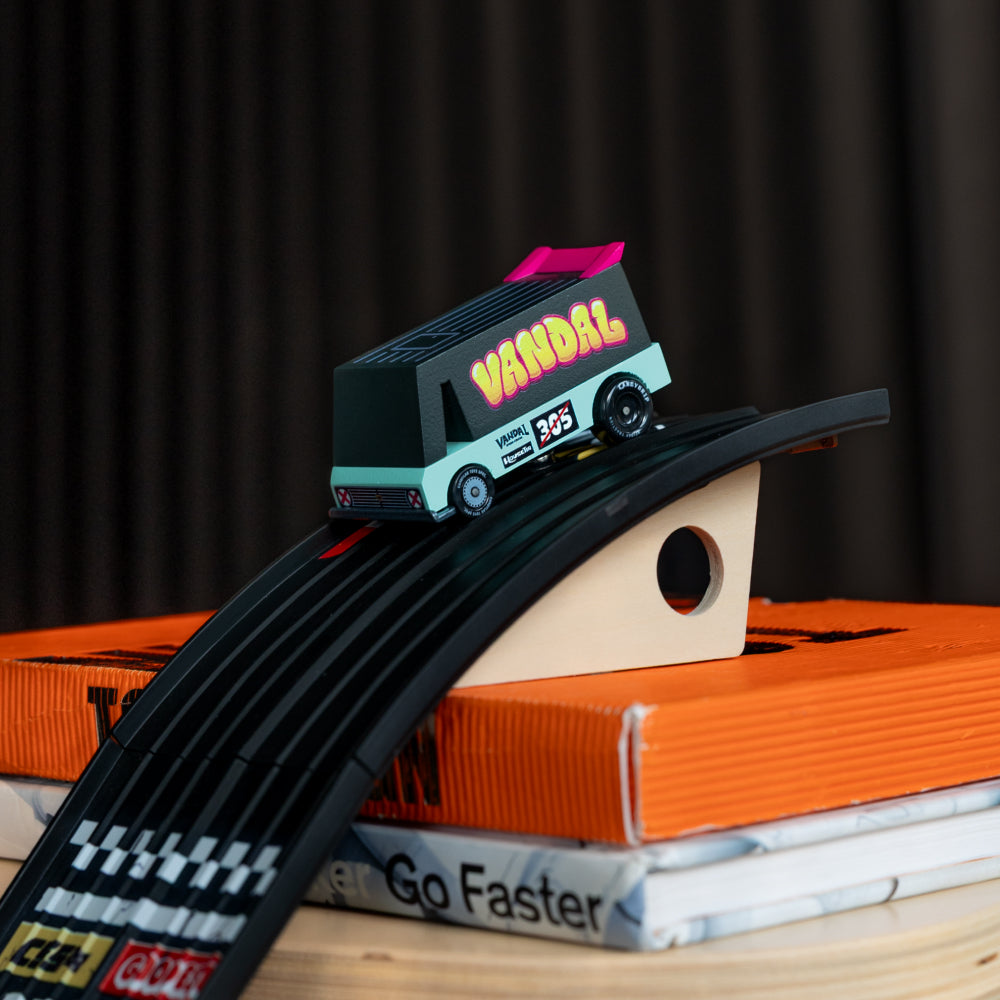 Lifestyle image of Vandal 305 Toon car