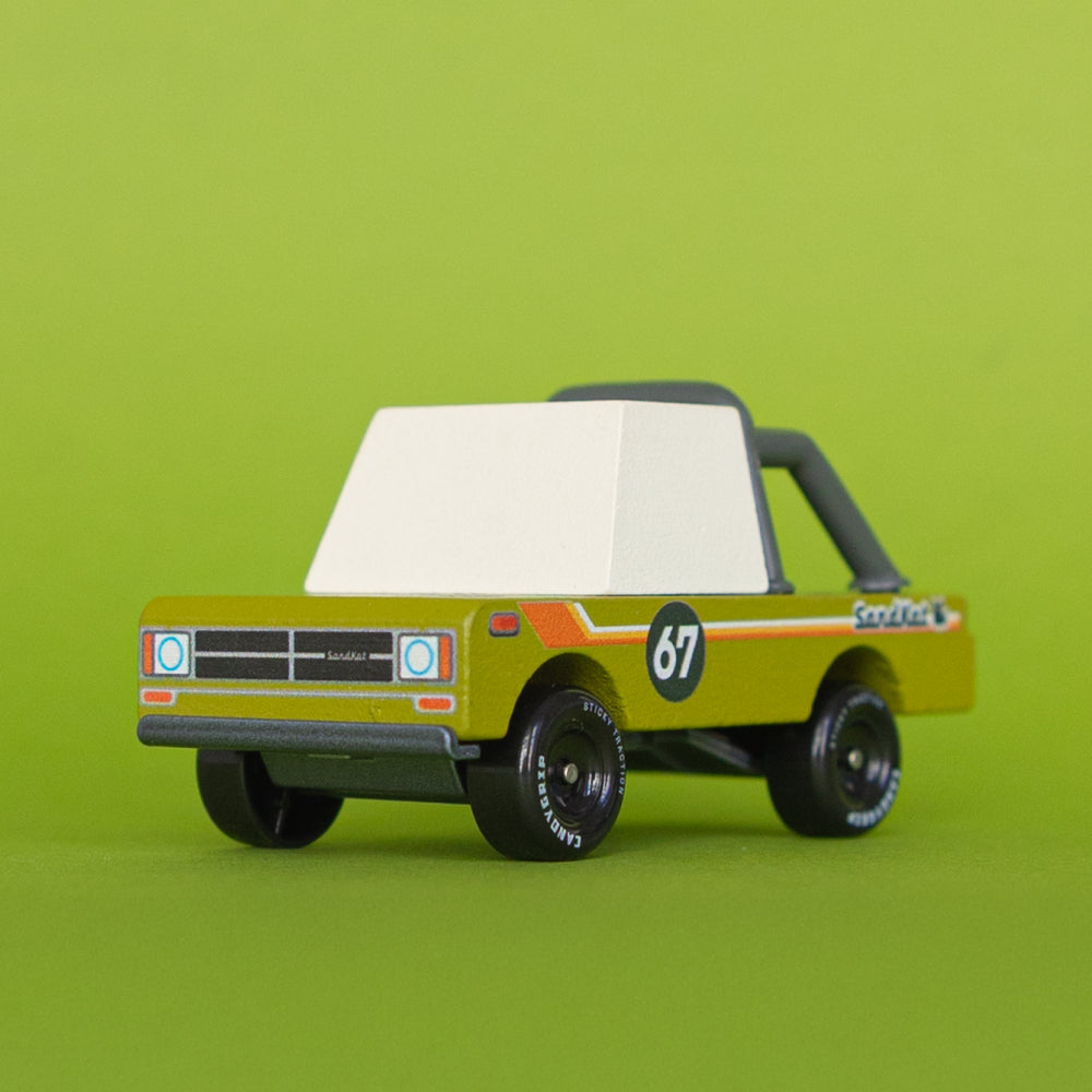 Quarter front angle of Sandkat Toon car against green background