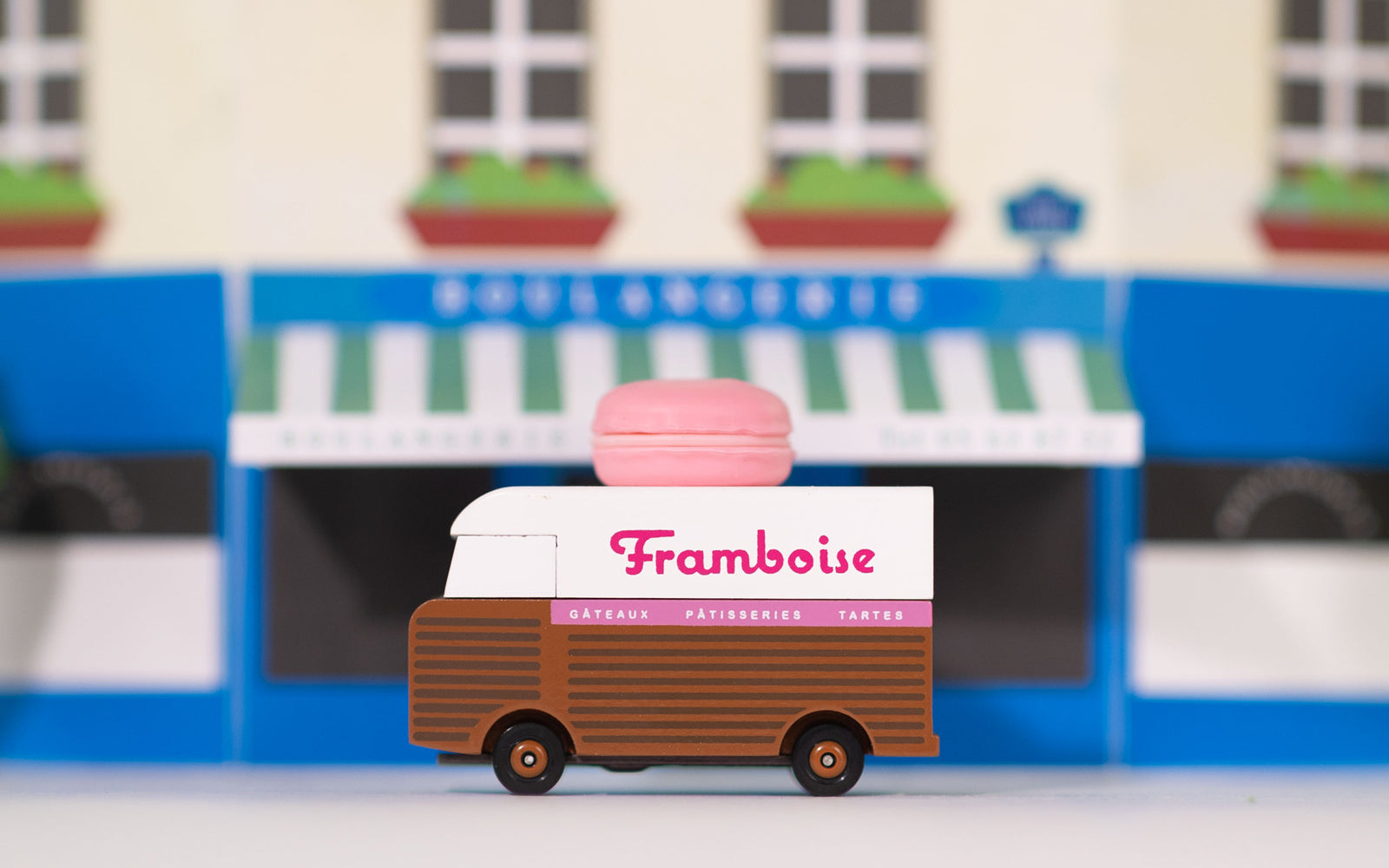 Framboise Macaron Van